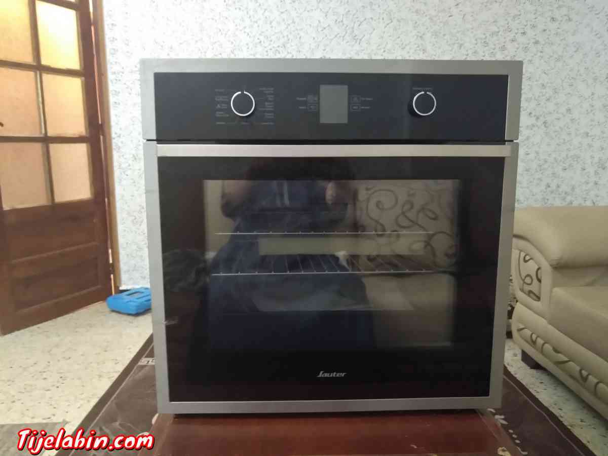 four encastrable pyrolyse électrique