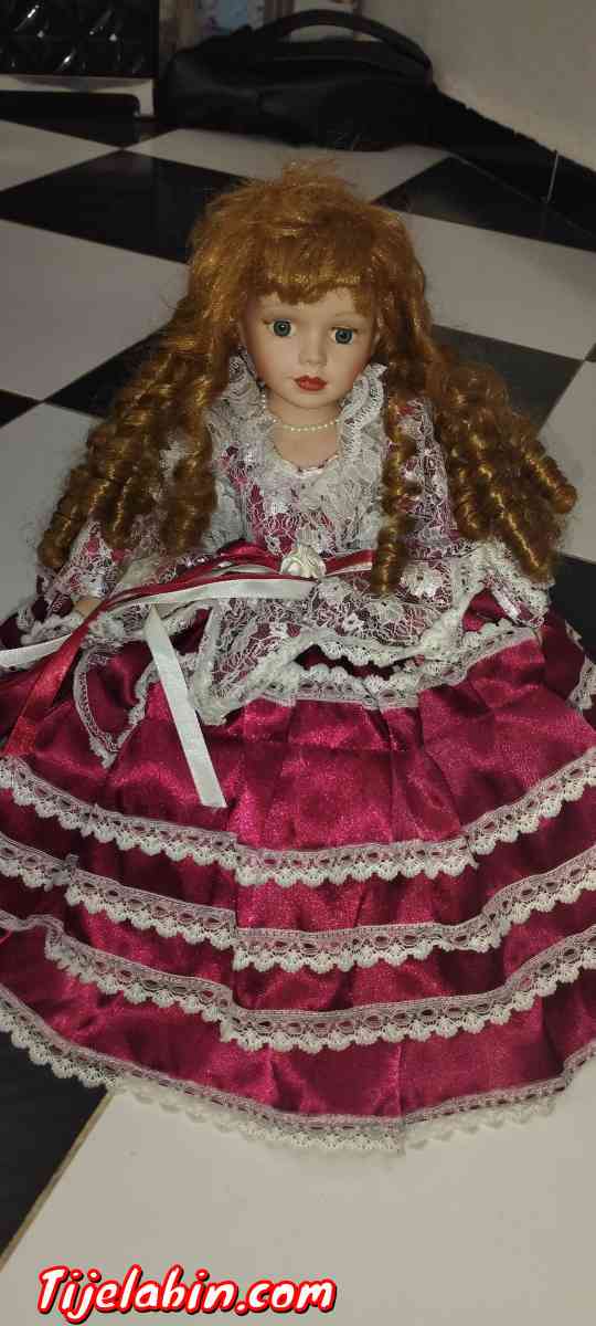 lot 6 Poupées porcelaine