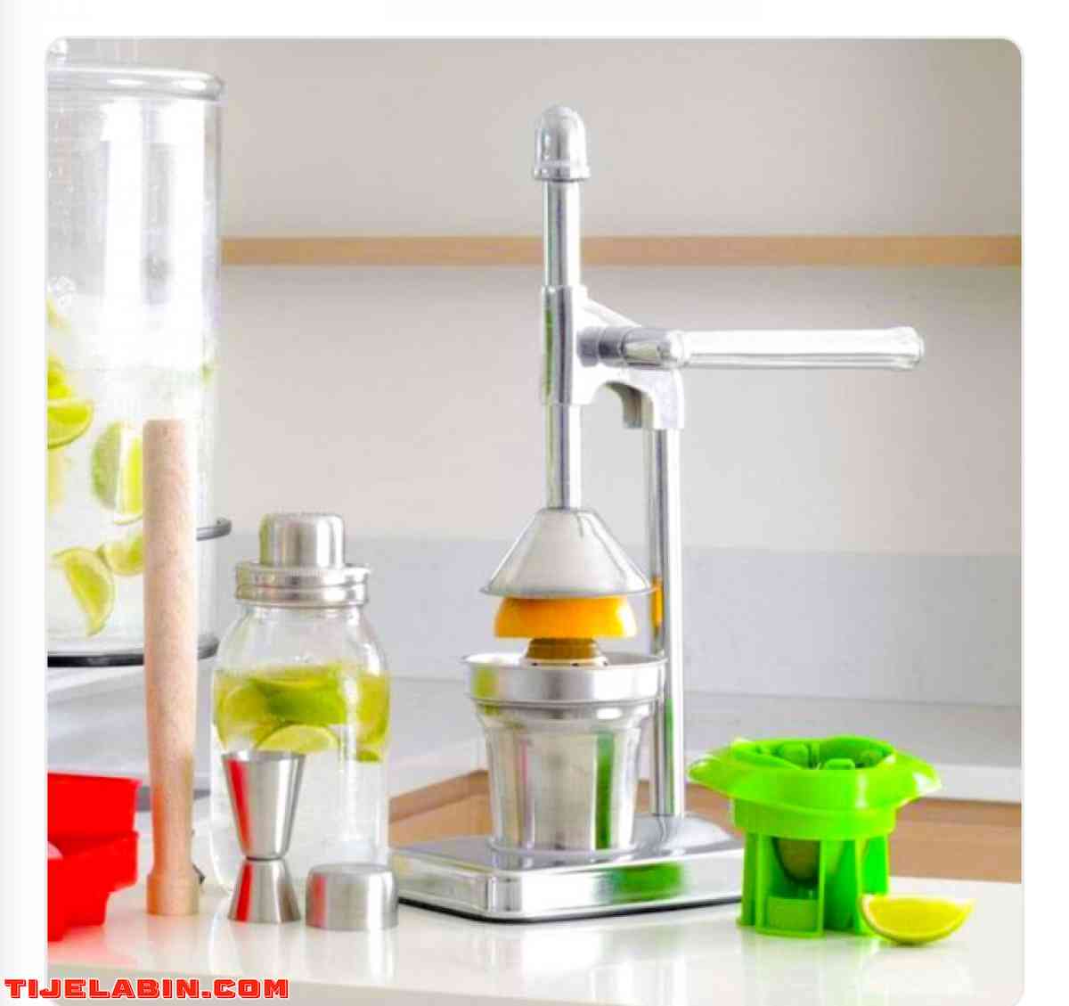 عصارة فواكه يدوية لعصائركم المنعشة والطبيعة