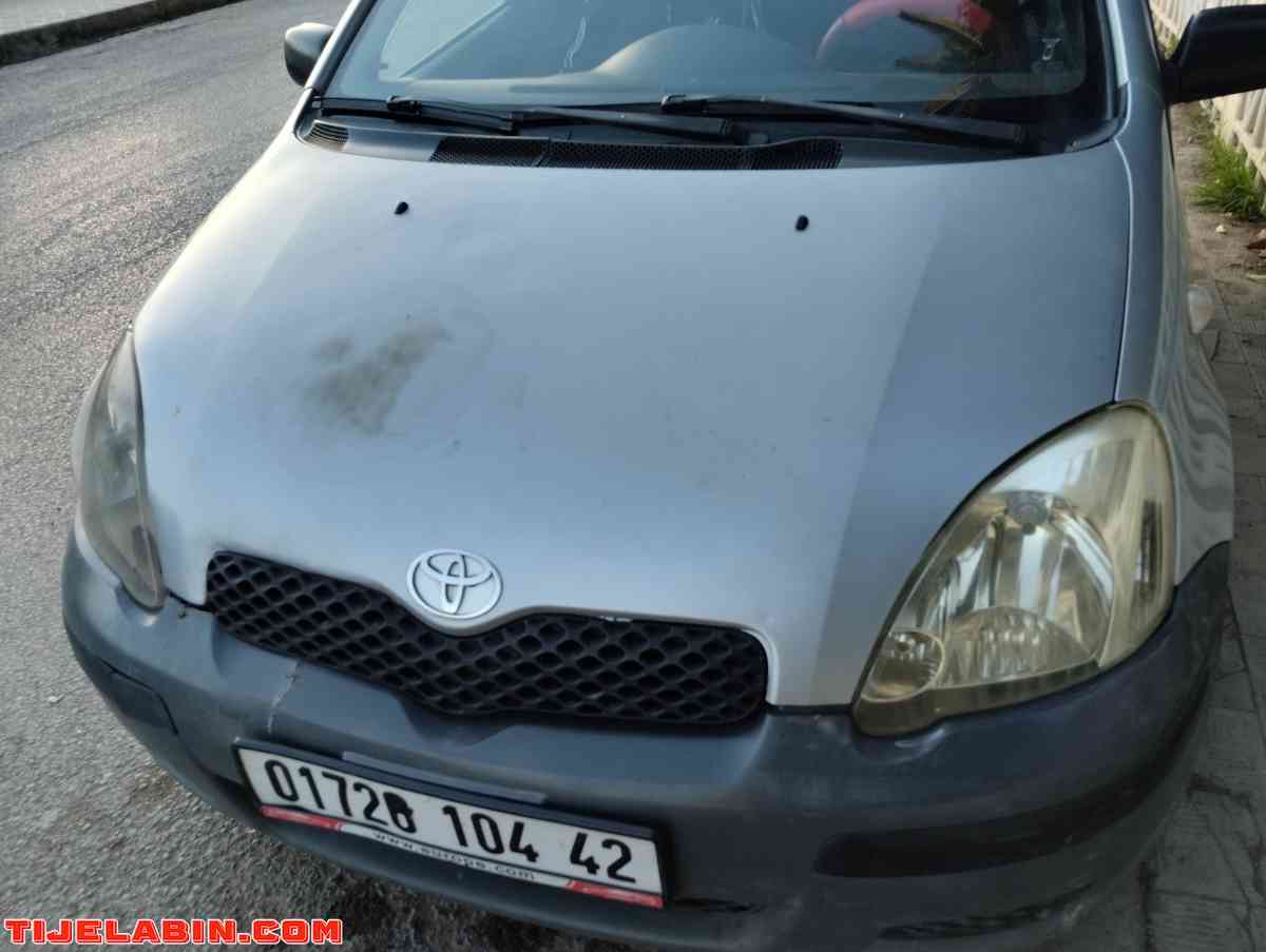 طيوطا ياريس2004