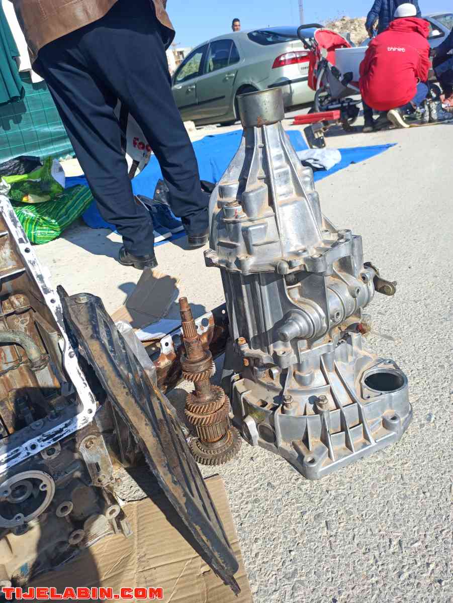 علبة سرعات .مع. القسم السفلي لمحرك /.d.f.m. هامر /1.3