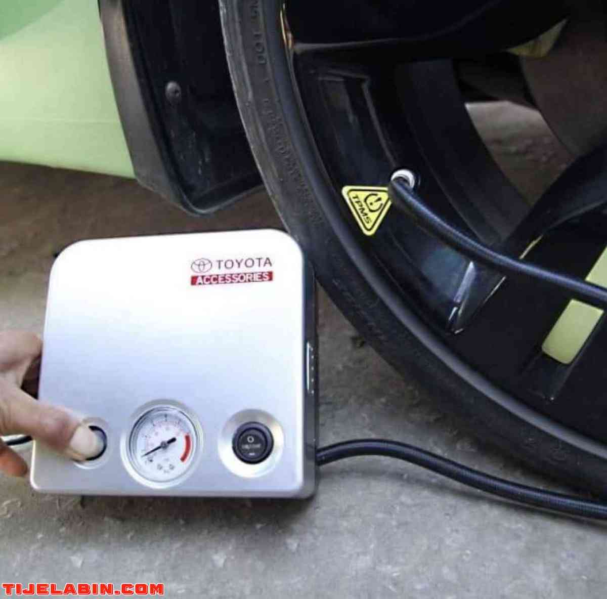 ????منفاخ هوئي لعجلات السيارة محمول
 - Cmpresseur 12v Toyota