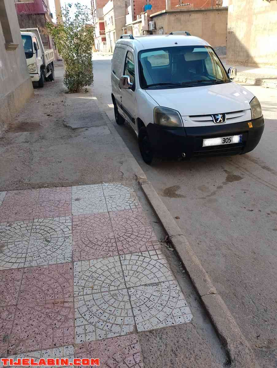 سيارة تجارية