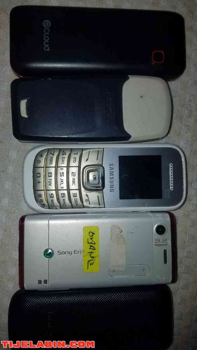 مجموعة من الهواتف المعطلة موجهة نحو محلات التصليح و الصيانة