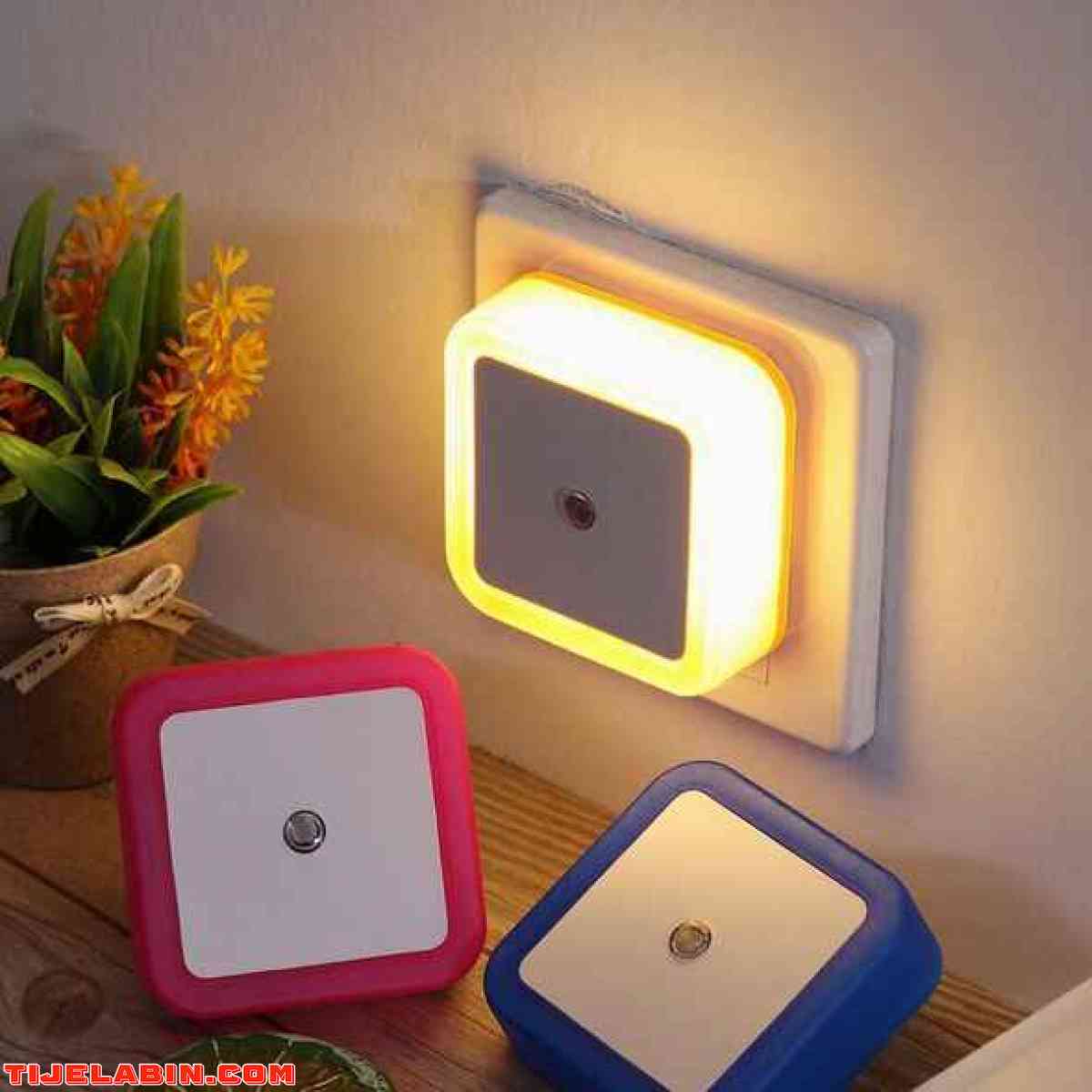 مصباح مع مستشعر الضوء