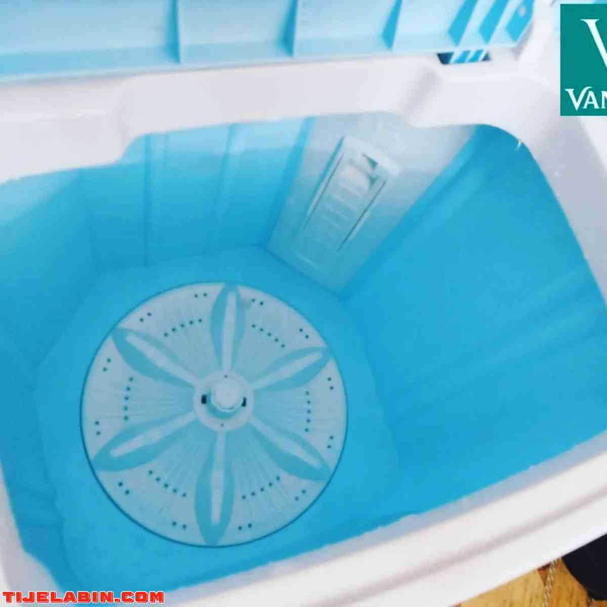 غسالة سهلة و عملية تحمل ميزة غسل الأحذية