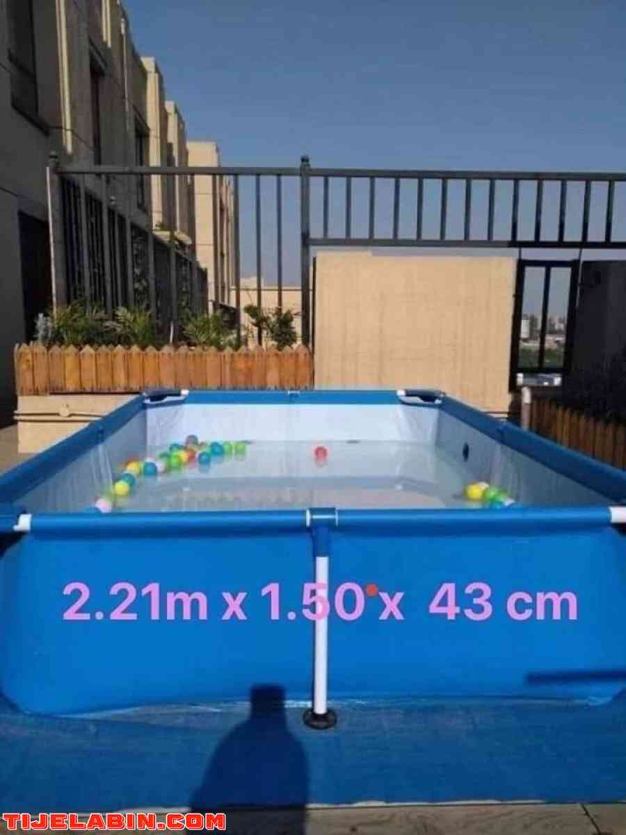 حوض السباحة رائع