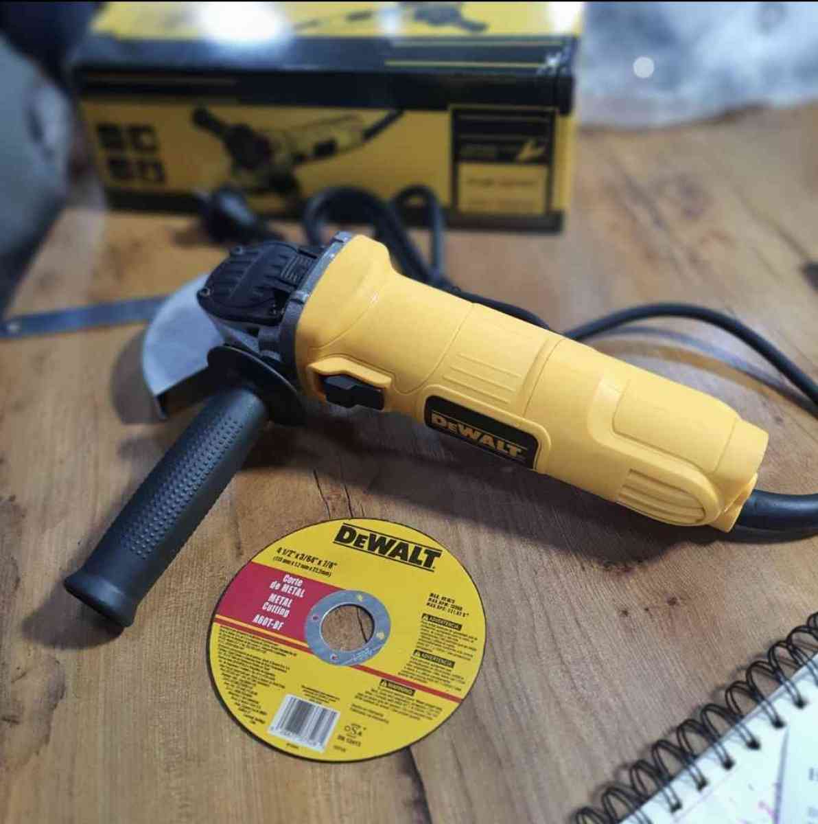 Tranconneuse dewalt 710 w