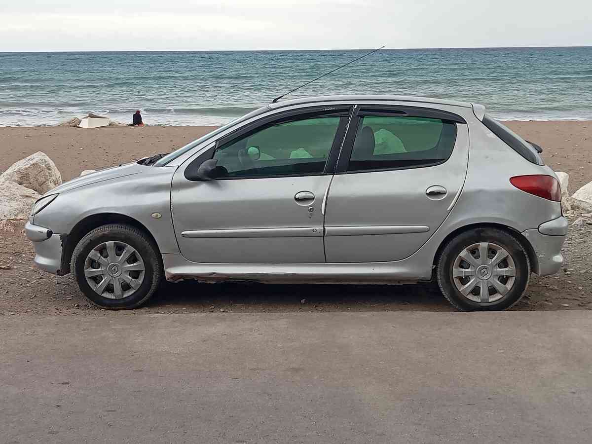 سيارة 206hdi 2 L