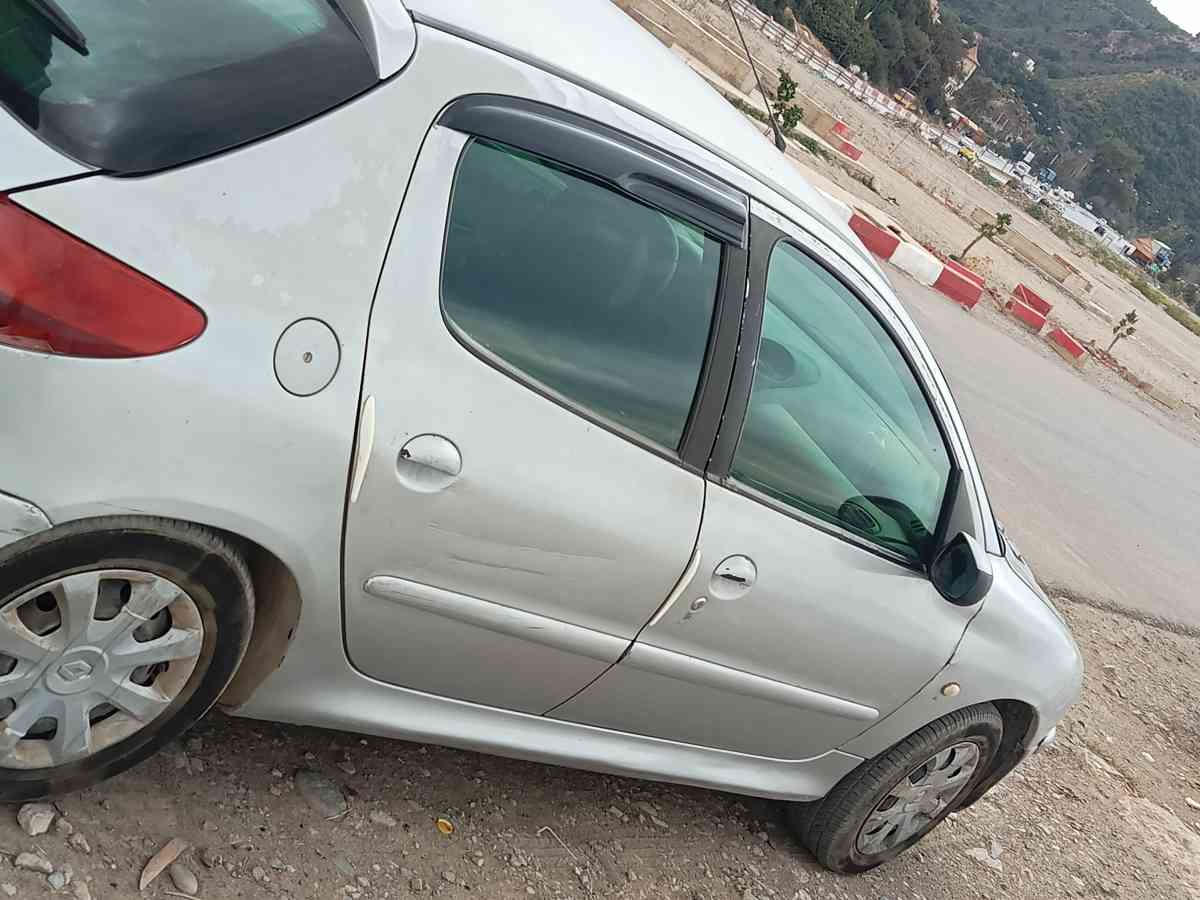 سيارة 206hdi 2 L