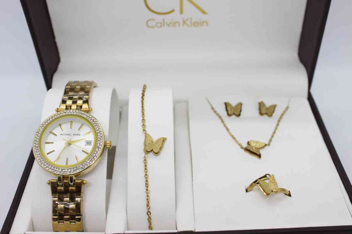 ساعات نسائية