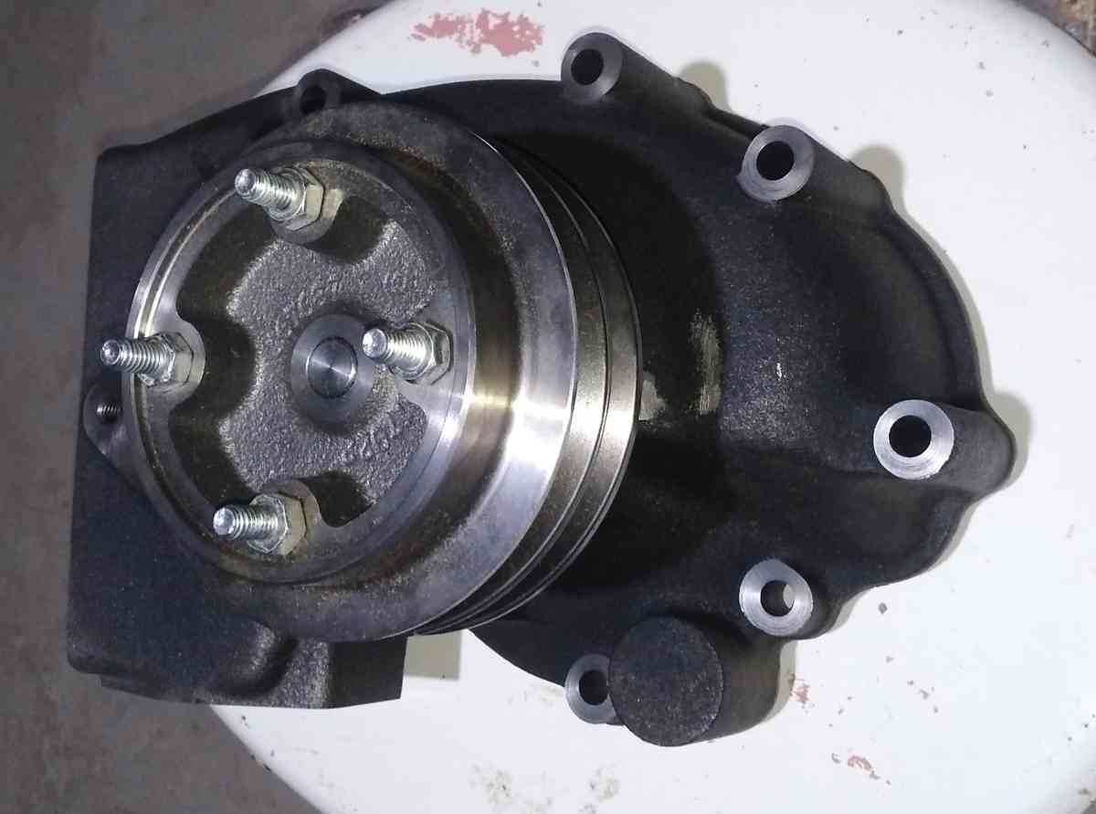 POMPE A  EAU POUR VOLVO F10
