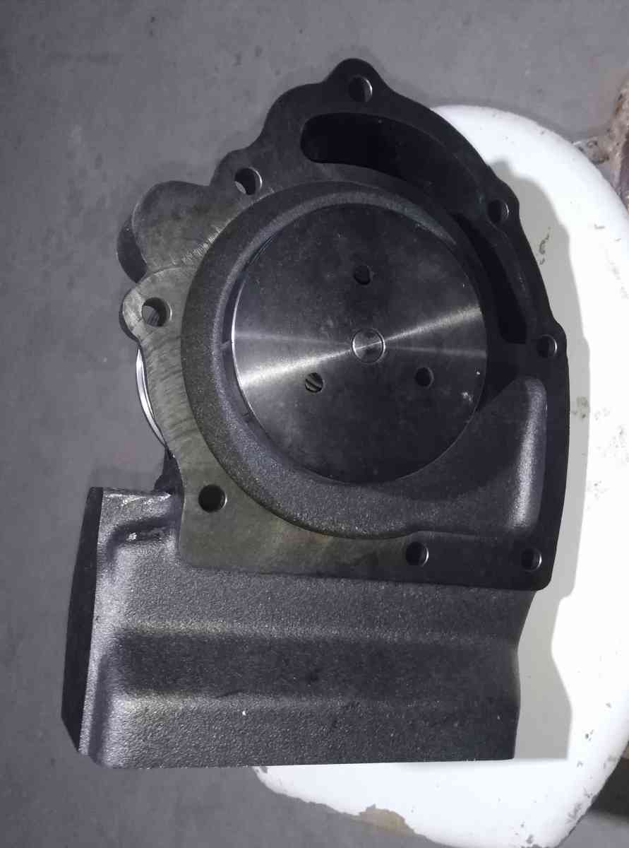 POMPE A  EAU POUR VOLVO F10