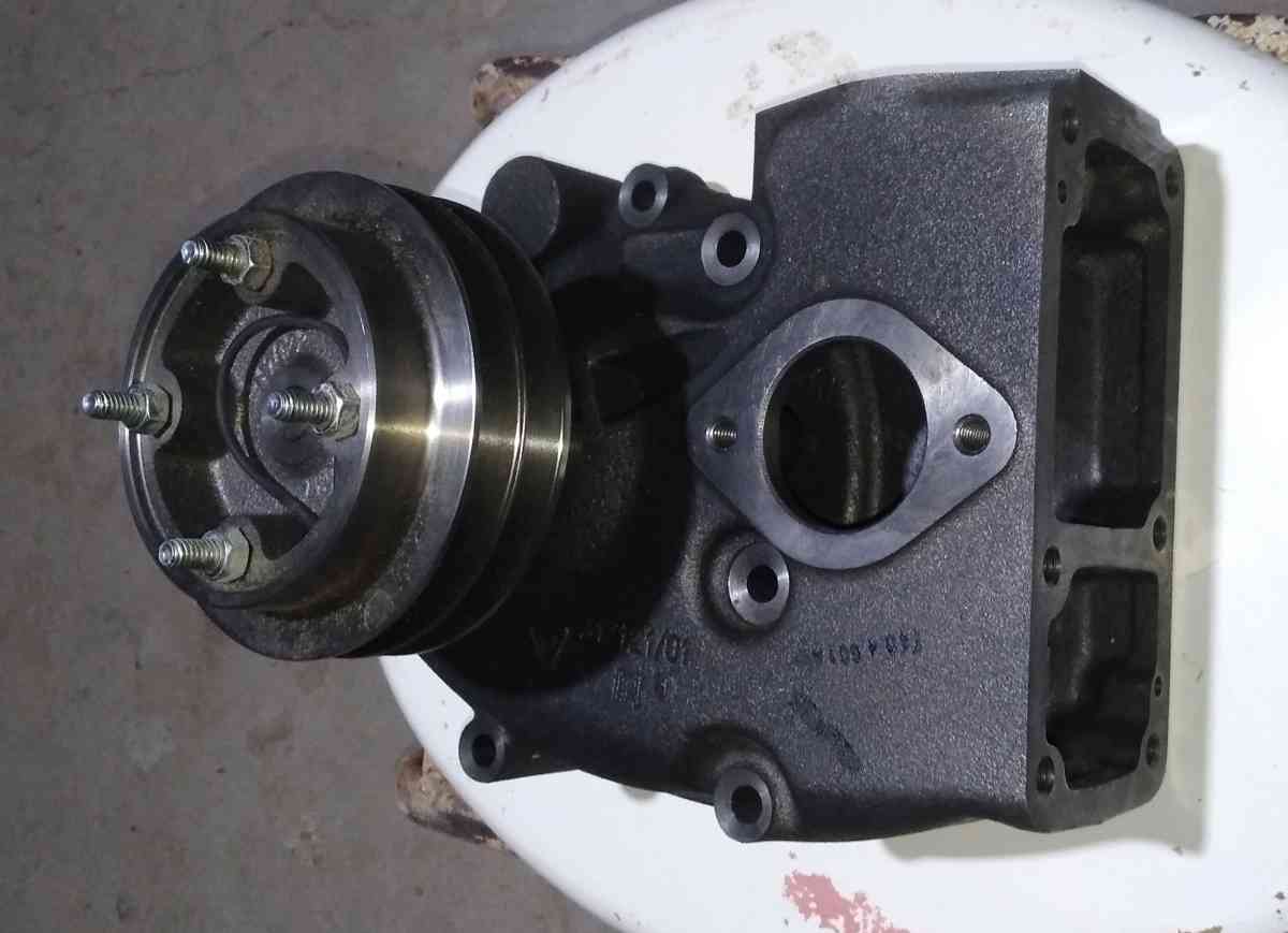 POMPE A  EAU POUR VOLVO F10