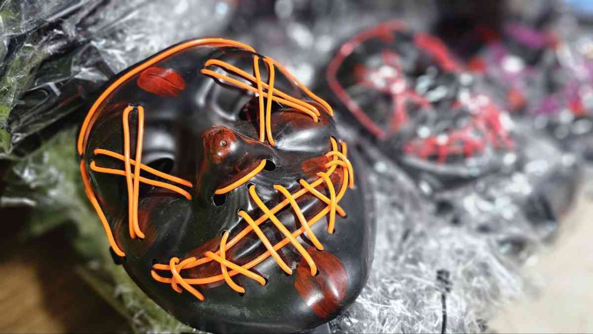 أقنعة تنكرية ليلية