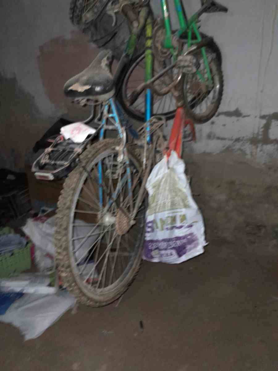 عندي  2 بيسيكلات  للبيع شويا خسهم خدمة خفيفة