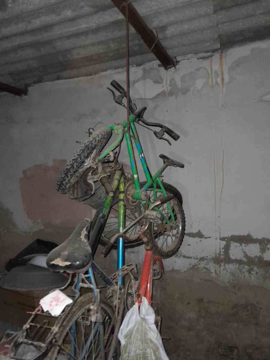 عندي  2 بيسيكلات  للبيع شويا خسهم خدمة خفيفة