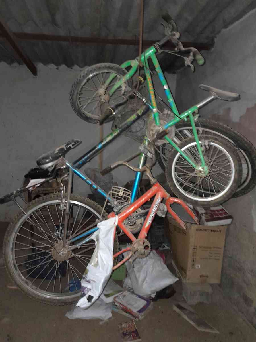 عندي  2 بيسيكلات  للبيع شويا خسهم خدمة خفيفة