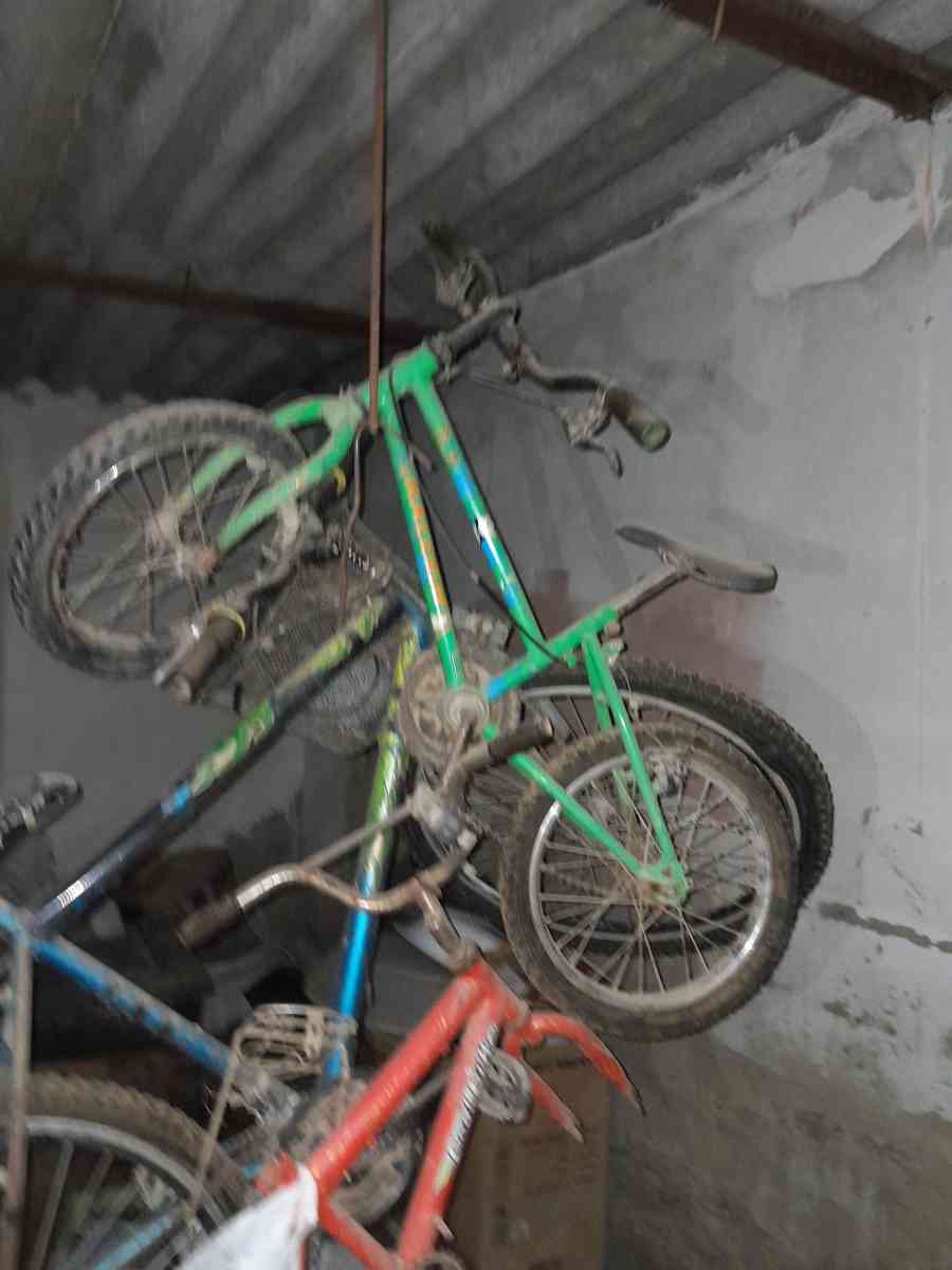 عندي  2 بيسيكلات  للبيع شويا خسهم خدمة خفيفة