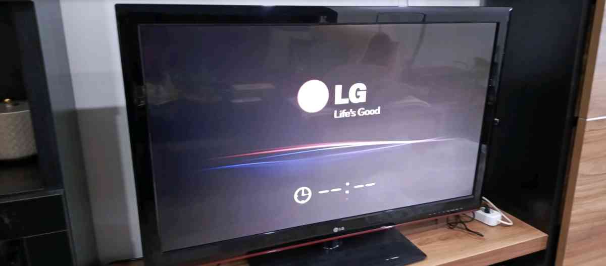 Tlviseur 3D marque LG 42 pouces