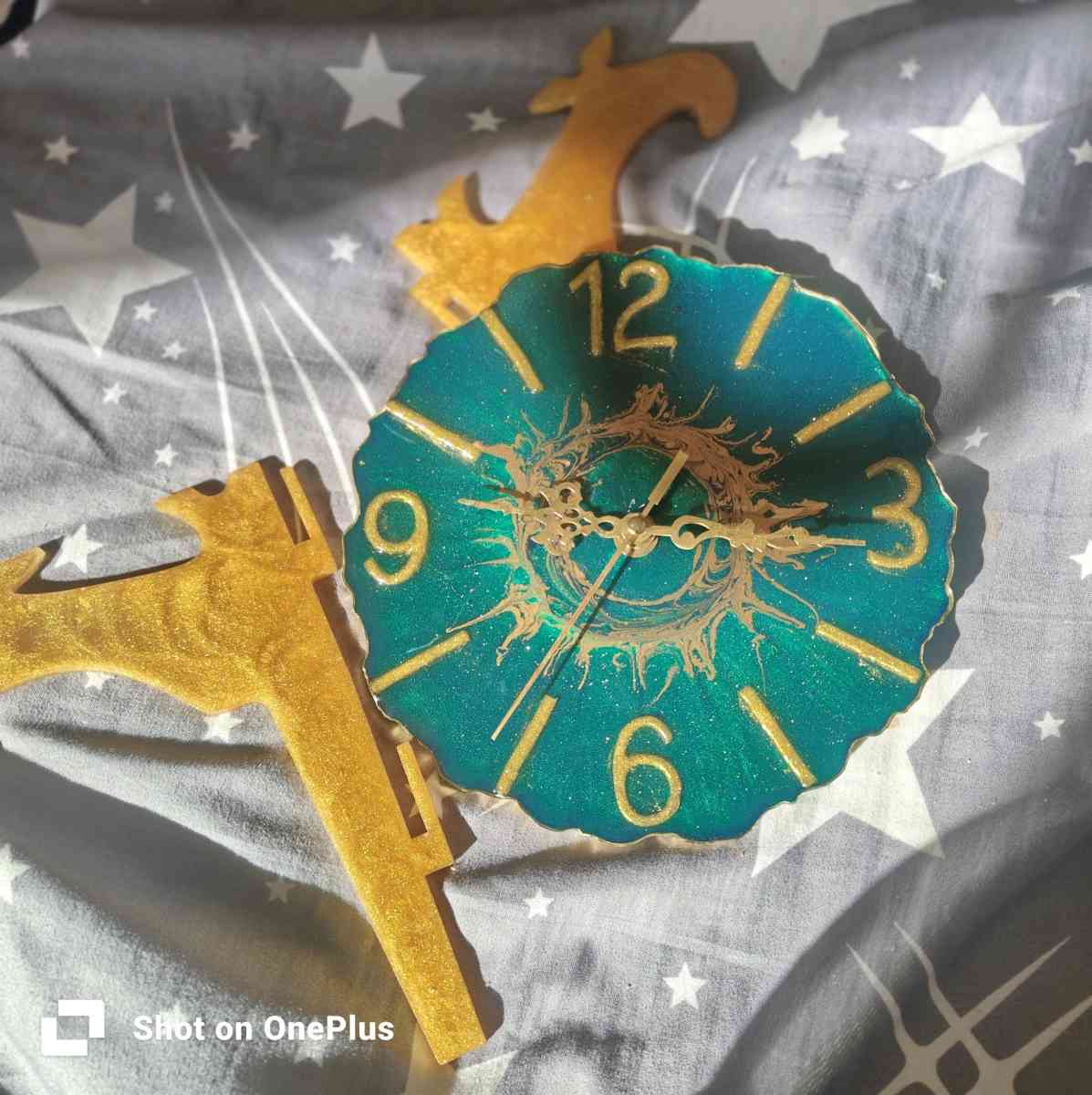 ساعة من الريزين ايبوكسي horloge murale en rsine