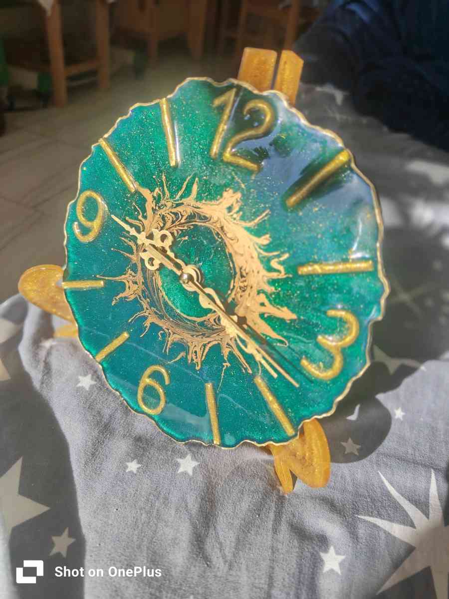 ساعة من الريزين ايبوكسي horloge murale en rsine