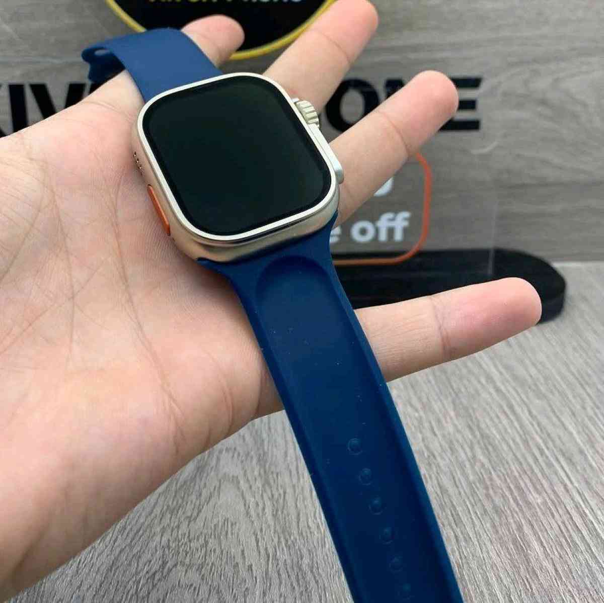 علبة هديا تقنية تحمل تصميما جذابا