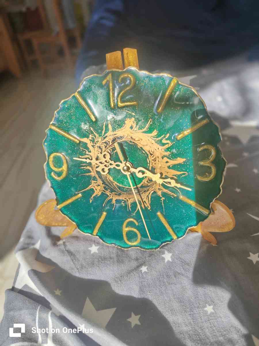 ساعة من الريزين ايبوكسي horloge murale en rsine