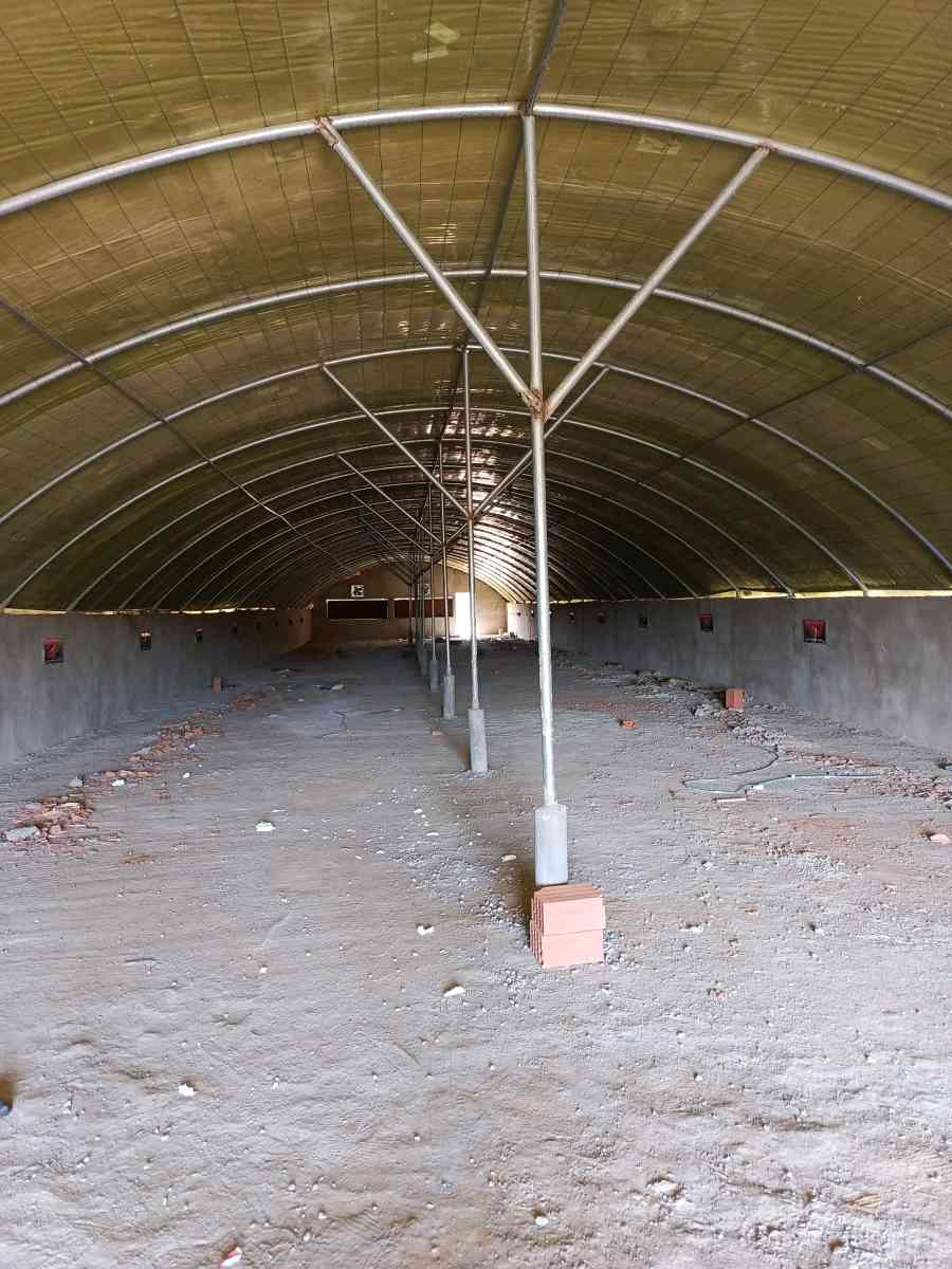 بيع وتركيب البيوت البلاستيكية الخاصة بتربية الدواجن ومعداتها