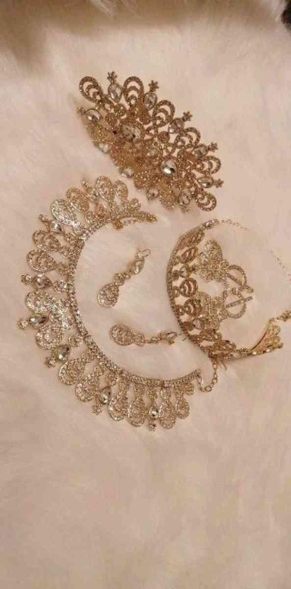 ملابس أعراس تقليدية للبيع وخياطة