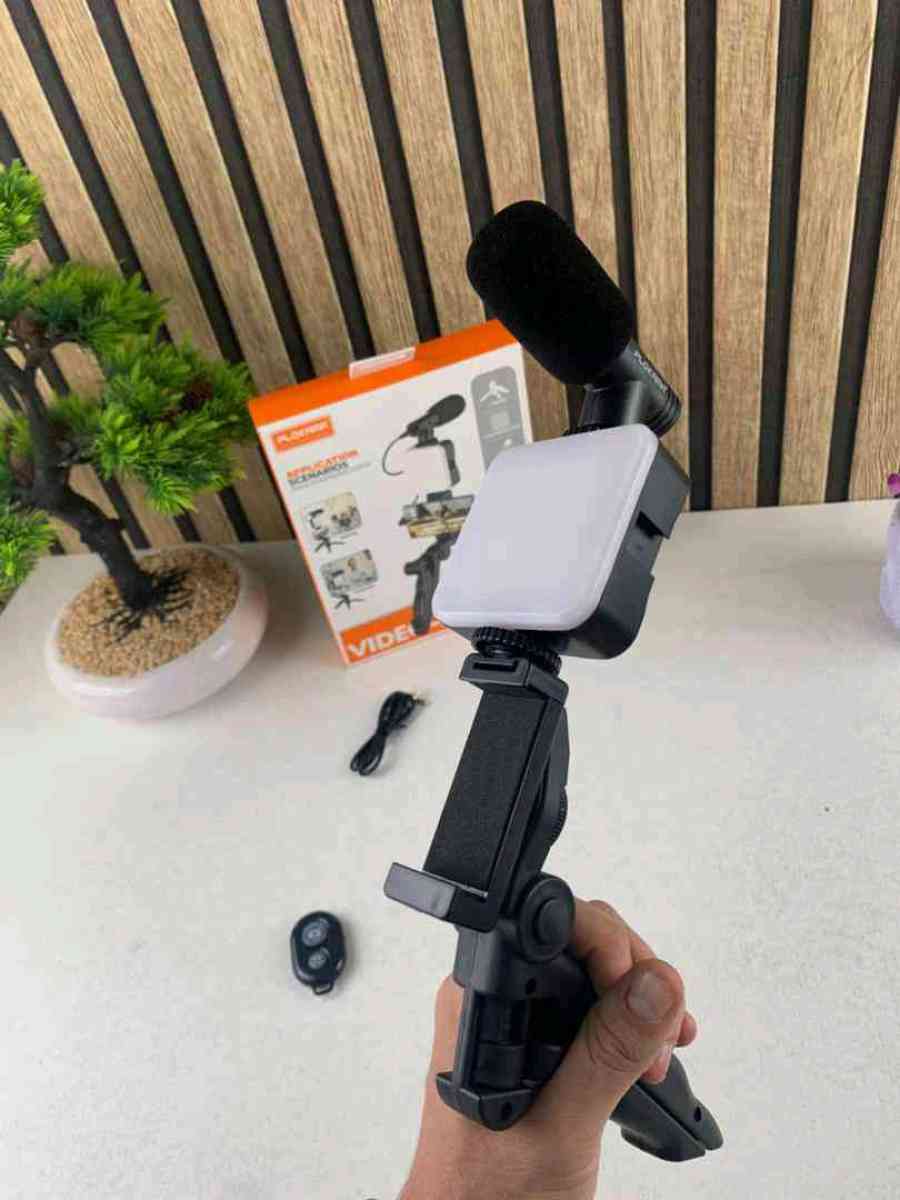 طقم تصوير إحترافي مع ميكروفون و إضاءة