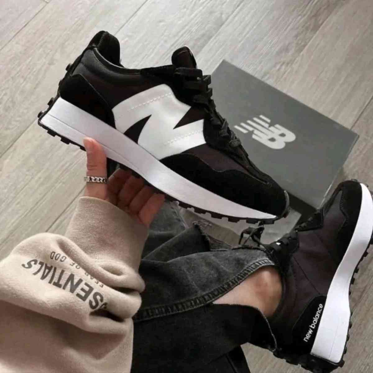 Chaussure new balance black SOLD Turk
