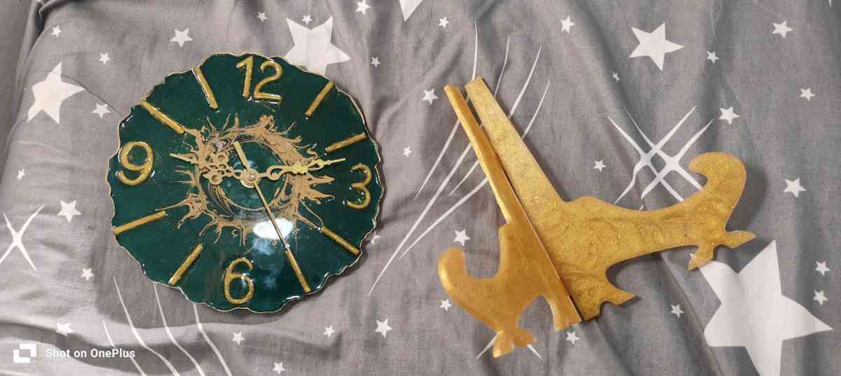 ساعة من الريزين ايبوكسي horloge murale en rsine