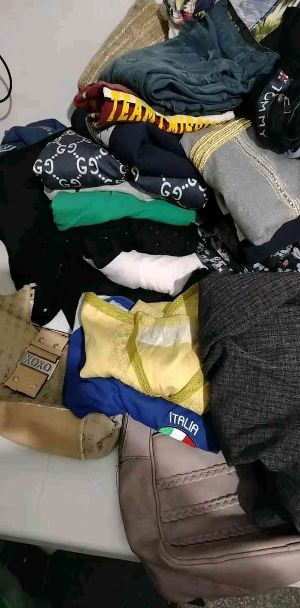 ملابس مستعملة للبيع في حالة جيدة رجال نساء اطفال