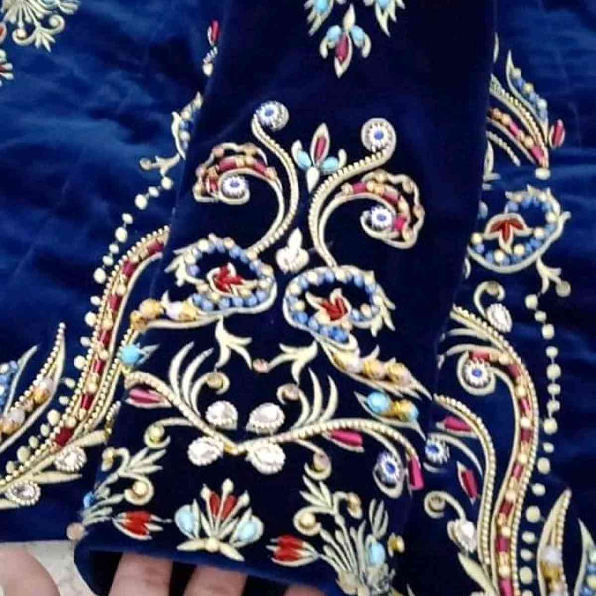 ملابس أعراس تقليدية للبيع وخياطة