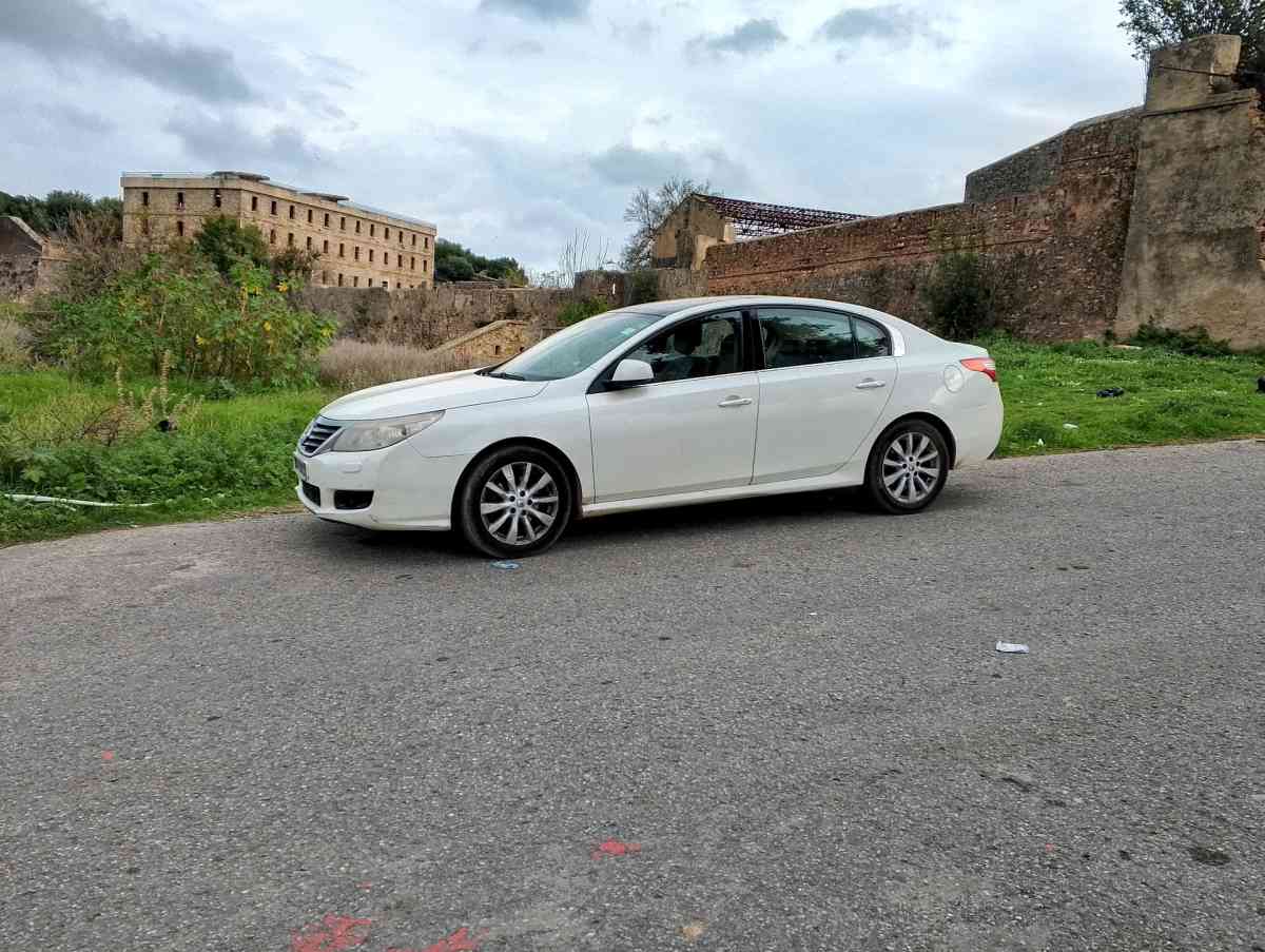 Renault latitude2011