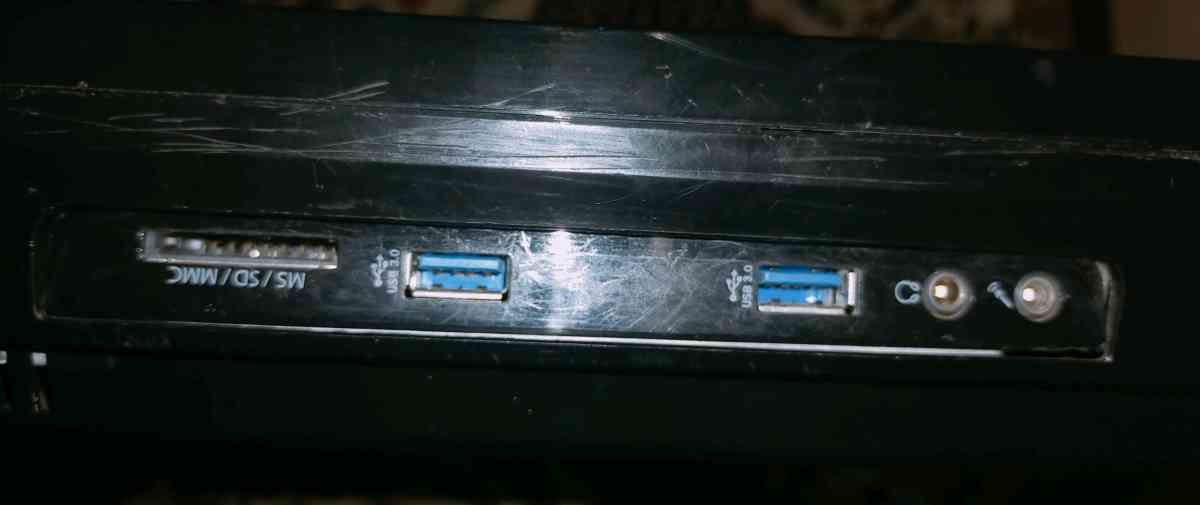 حاسوب مكتبي شاشة متصلة بلحاسوب packard bell