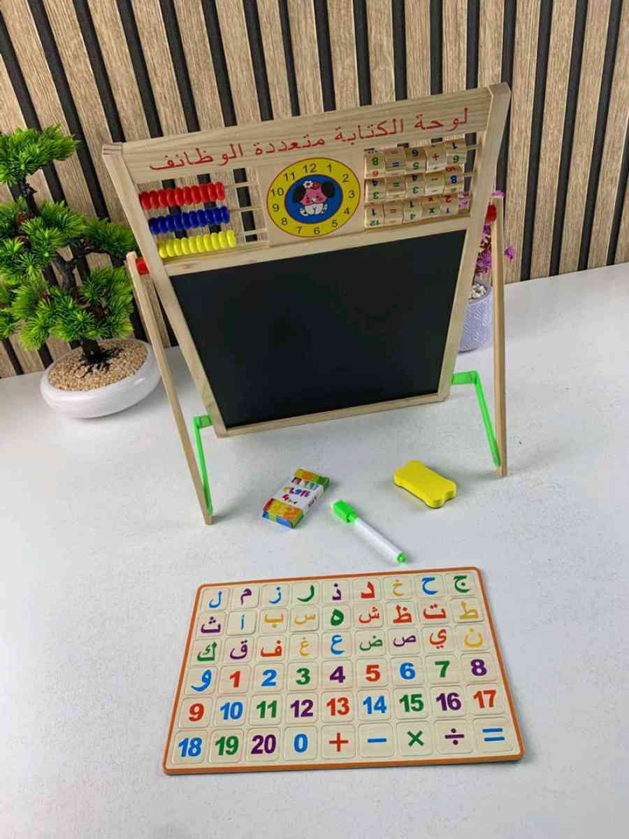 سبورة تعليمية مزدوجة الوجه خشبية مغناطيسية و معاها كلش