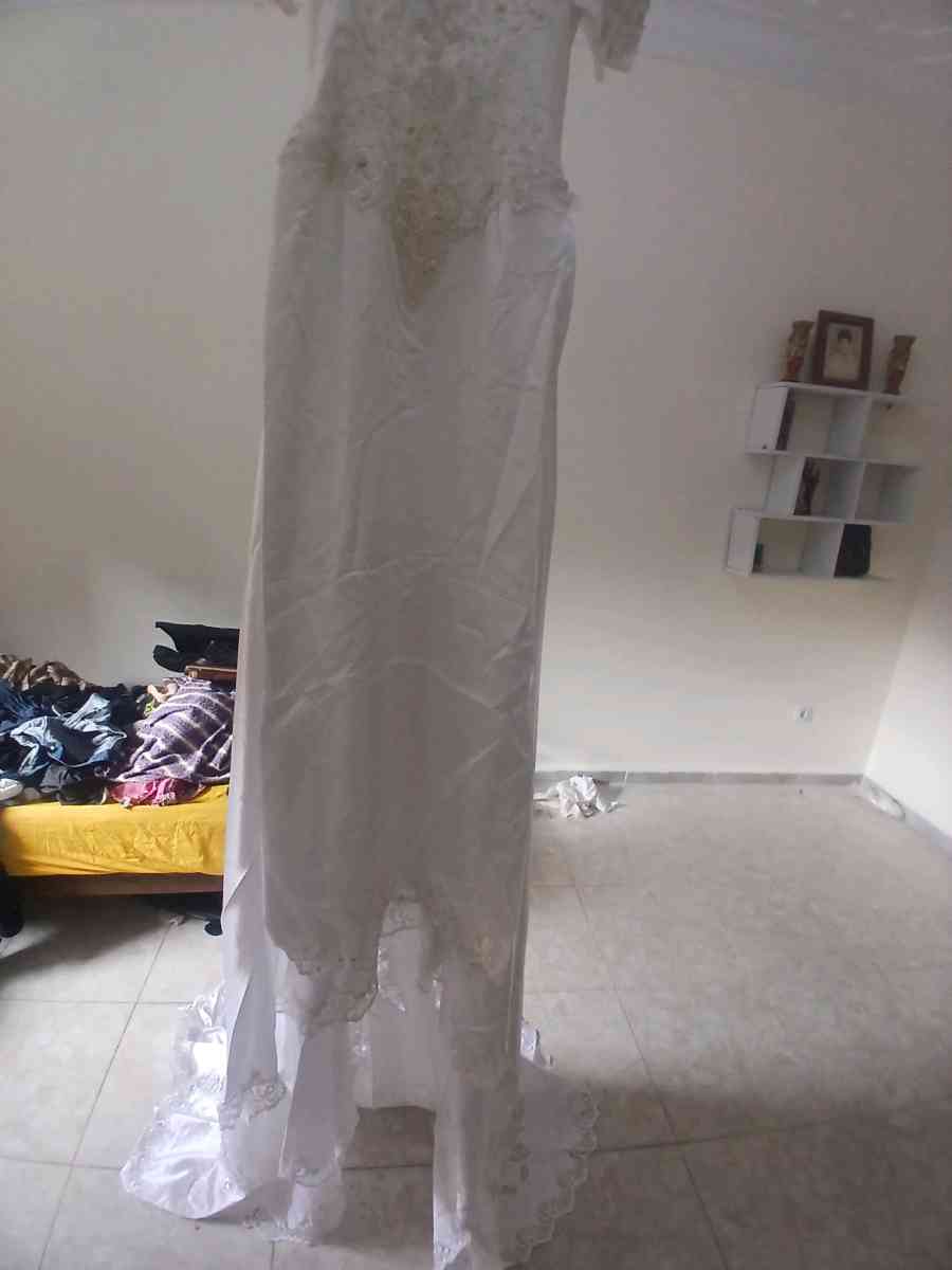 robe blanche neuf taille 38 40