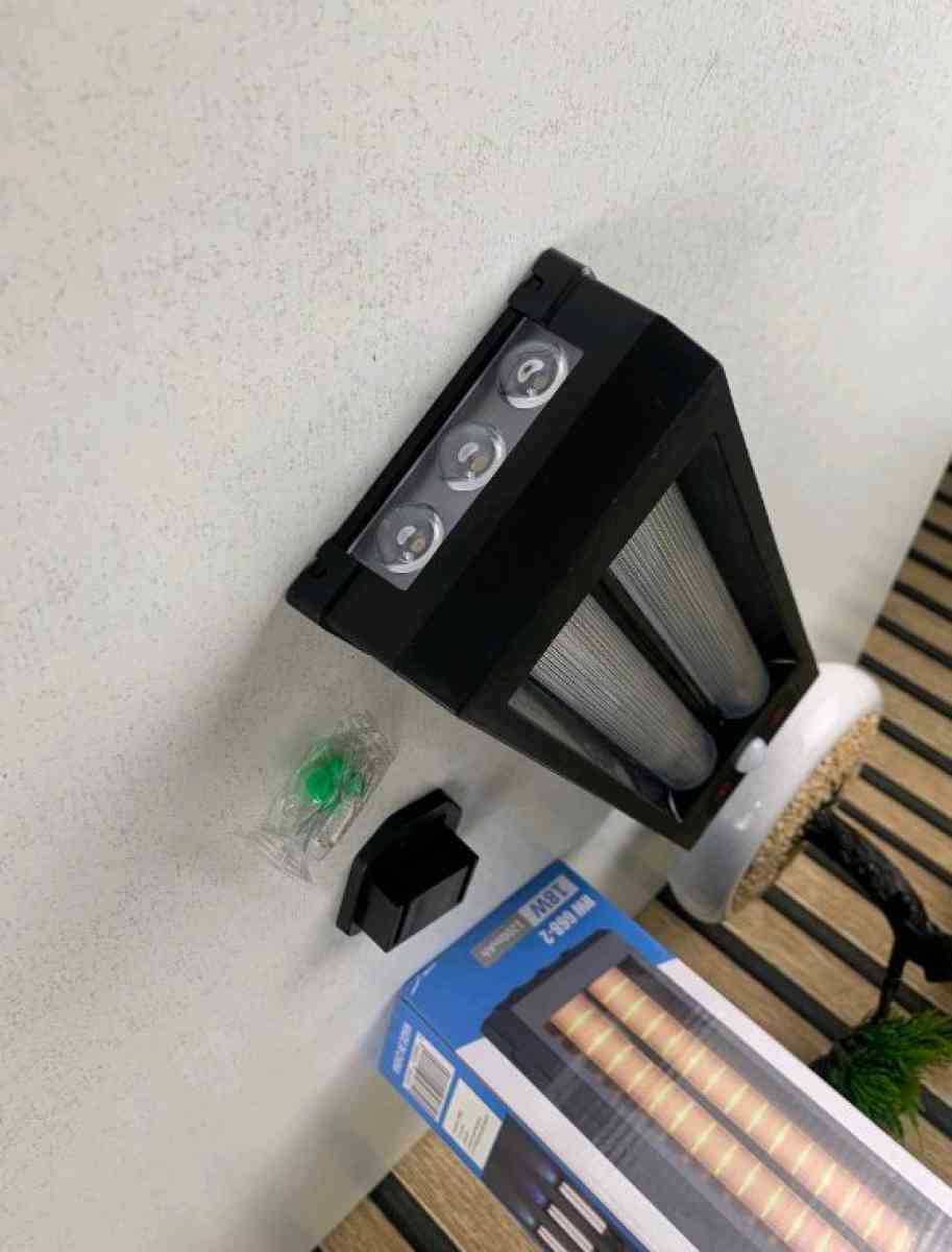 مصباح شمسي خارجي ذكي  إنارة قوية بدون فواتير