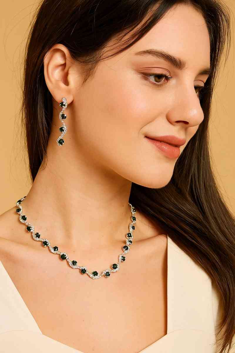 بارير الاناقة الملكية يخطف العين بالزمرد الاخضر