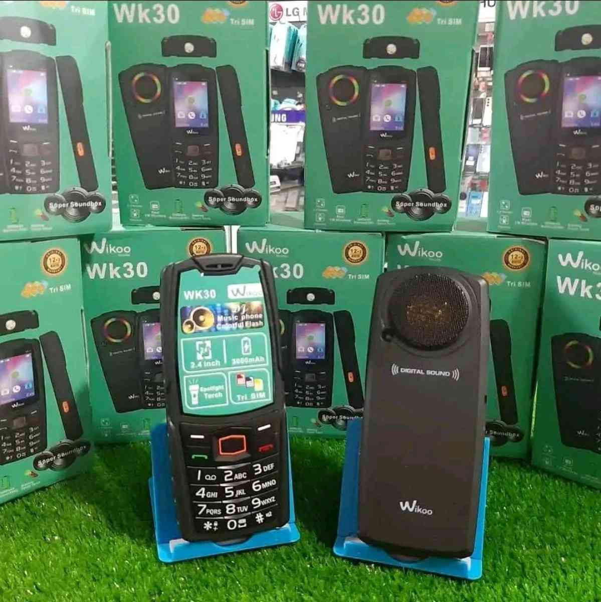 هاتف بزاااف شباب فيه 3 لبيس وكارتميموار