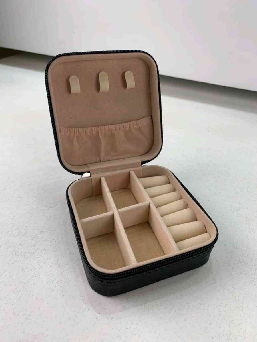 علبة تنظيم المجوهرات