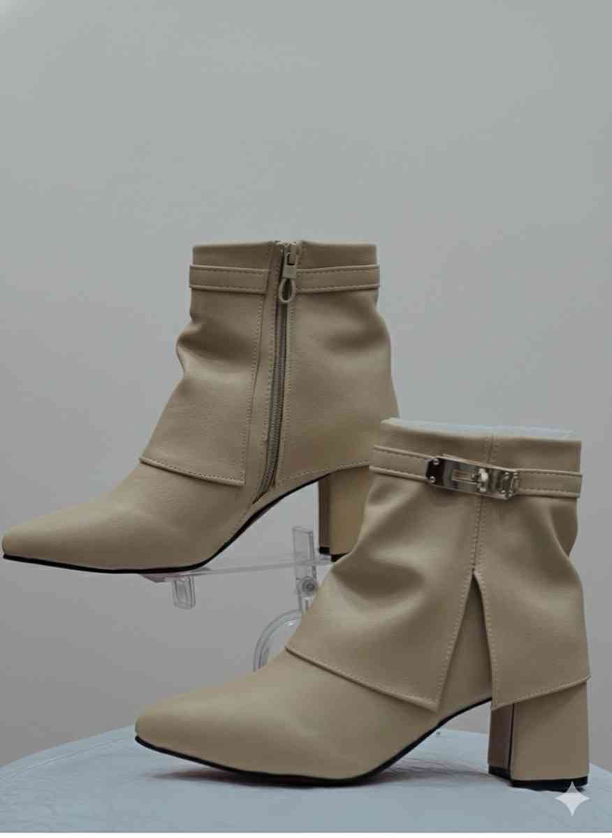 Stylish Short Boots